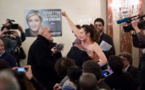 Des militantes Femen interpellées près du bureau de vote de Marine Le Pen