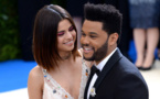 Selena Gomez : sereine et épanouie, elle se confie sur son histoire d’amour avec The Weeknd:« Je suis vrai­ment moi-même »