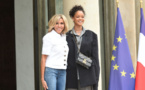 Rihanna accueillie par Brigitte Macron à l'Élysée (Images)