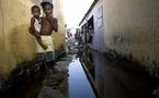 Sénégal: un régime qui prend l'eau  Wade pense à se représenter en 2012, éventuellement face à son fils