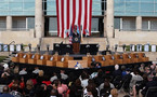 Obama rend hommage aux victimes de Fort Hood lors d'une émouvante cérémonie