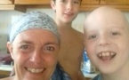 Une mère et son fils découvrent qu'ils ont tous les deux le cancer, à quelques mois d'intervalle