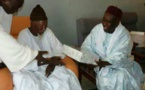 Serigne Mansour Sy Djamil rend hommage à Serigne Sidy Moctar Mbacké. Ina lilahi wa ina ilayhi raji’un.