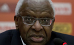 Corruption IAAF: Lamine Diack reste interdit de quitter le territoire français