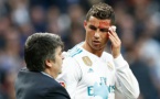 16 photos : blessé, Cristiano Ronaldo demande un téléphone au membre du staff médical