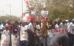 [Photo-Photo]  L'opposition manifeste, le monument de la Renaissance inauguré