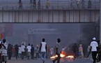 [Vidéo] Manifestations des populations contre les coupures de la sénélec: un manifestant trouve la mort