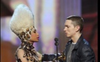 People : Nicki Minaj en couple avec Enimem ? La chanteuse réagit (Vidéo)