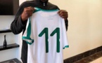 Cheikh Ndoye offre son maillot au président Wade