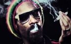 Snoop Dogg fume un joint devant la Maison-Blanche