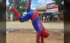 Photos : la chute de Modou Lô raillée par les internautes version spiderman