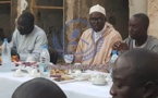 PHOTOS - Khalifa Sall en plein "ndogou" à la prison de Rebeuss