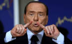 Berlusconi envisage de se retirer pour "rassembler"