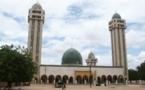 Le pavage de l’esplanade de la grande mosquée de Médina baye en cours