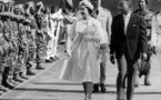 La reine Elisabeth II a été en visite au Sénégal en 1961. Elle fut accueillie par le premier président du Sénégal, Léopold Sedar Senghor.