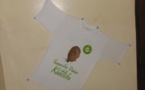 Les tee-shirts à l’effigie de Khalifa Sall se vendent comme de petits pains.