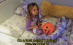 Des parents mangent les bonbons d'Halloween de leurs enfants (2014)