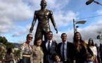 Cristiano Ronaldo inaugure sa statue aux formes ... généreuses