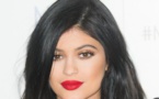 Kylie Jenner : Après la chirurgie, elle trouve un autre moyen pour faire grossir sa poitrine ! (Photos)