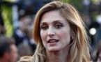 Julie Gayet ramène ses meubles à l'Elysée !