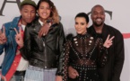 Kim Karda­shian dégaine la robe trans­pa­rente et clou­tée pour les Fashion Awards