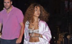 PHOTOS Rihanna : pas le temps de s'habiller pour aller au studio !