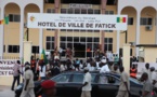 Inauguration de l'Hôtel de ville de Fatick : Le service protocolaire interrompt la prestation des griots, Macky leur demande de continuer