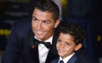 Photos - Cris­tiano Ronaldo : un tendre moment avec son fils de 5 ans pour la première de son film