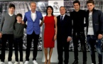 Photo - Ziné­dine Zidane entouré de ses 4 fils et de sa femme pour son grand jour