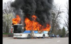 Un bus prend feu sur l'autoroute Seydina Limamou Laye : La grosse frayeur des passagers