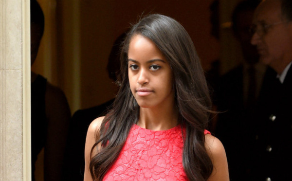 Vidéo - Malia Obama fait scan­dale en fumant un joint