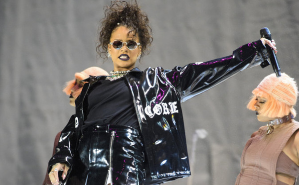 Rihanna : huée sur scène par ses fans, découvrez sa réaction !