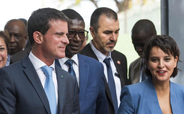 Najat Vallaud-Belkacem éblouit Dakar par son charme et ravit la vedette à Manuel Valls