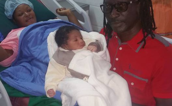 Ismael Isaac reaggaeman ivoirien papa d'un mignon petit garçon!!