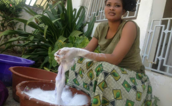 Photo : Soumboulou Bathily de Wiri Wiri en mode lavandière