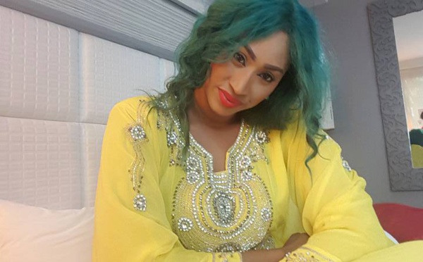 Photo : Diaba Sora et sa coiffure verte, regardez