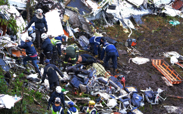 35 Photos : Images intenables du Crash de l'équipe du Brésil qui a fait 75 morts en Colombie