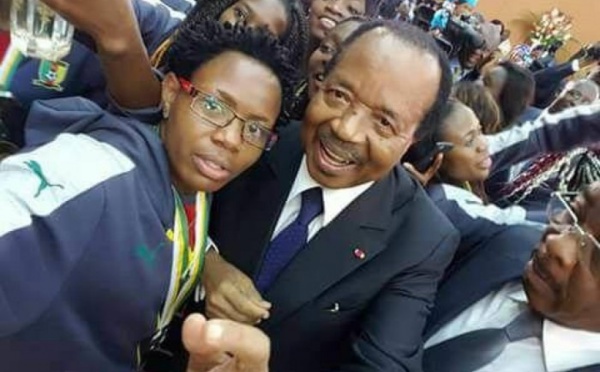 Cameroun : Paul Biya et Chantal Biya en mode selfie, et la toile s’enflamme.