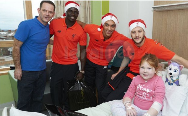 Photos : Sadio Mané et les stars de Liverpool ont effectué leur visite annuelle de Noël à l'hôpital des enfants