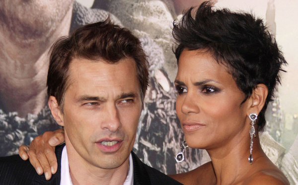 Vidéo: Halle Berry et Olivier Marti­nez, leur divorce offi­cia­lisé