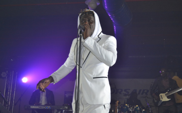 Papa Ndiaye Thiopet met le feu devant les 2000 places du Palais des Congrés de Montreuil