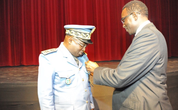 Le DG de la Douanes, Papa Ousmane Guèye élevé à l'Ordre National de l'Ordre du Lion