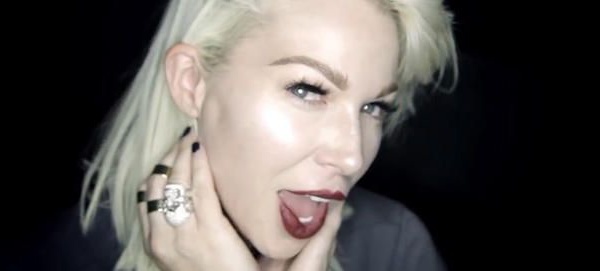 VIDEO- Joyce Bonelli, l’incroyable maquilleuse des Kardashian