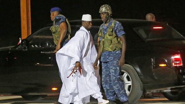  Yahya Jammeh quitte la Gambie  : le film du départ en vidéo et images