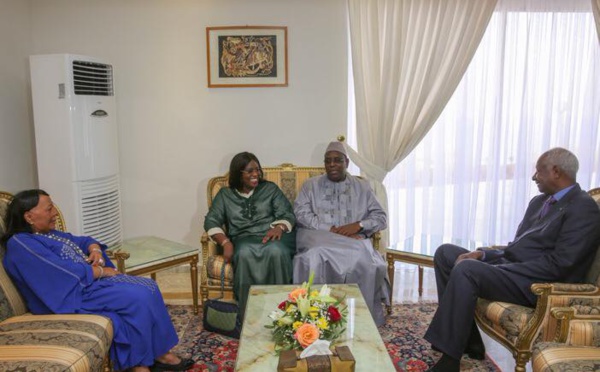 Photo: Macky SALL et Marième Faye Sall rendent visite au Président Abdou Diouf et Elizabeth Diouf