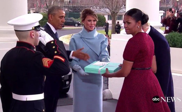 Que contenait le paquet offert par Melania Trump à Michelle Obama?