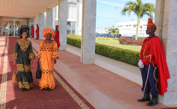 Les deux femmes d'Adama Barrow en route pour la Gambie