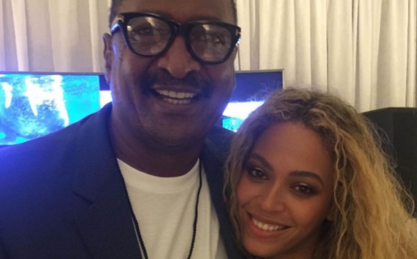 Le père de Beyoncé fait une bourde et annonce le sexe des jumeaux de la star