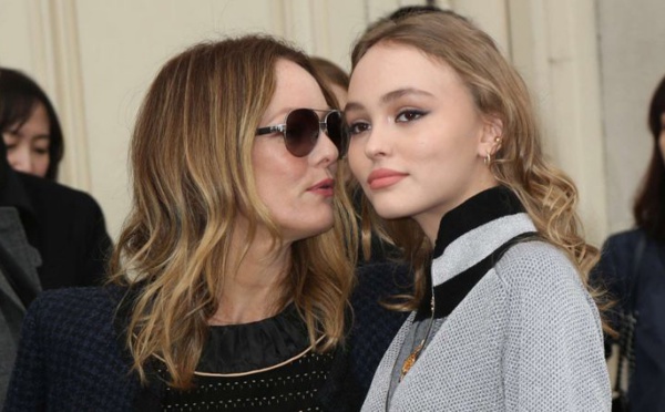 Lily-Rose Depp et Vanessa Paradis dévoilent un cliché mère-fille attendrissant (PHOTOS)