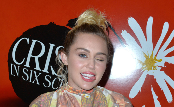 Miley Cyrus mariée en secret avec Liam Hemsworth ? La rumeur circu­le…